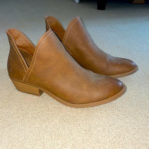 Never worn but no tags